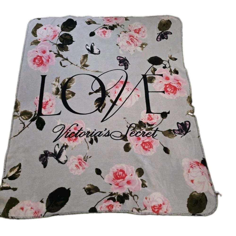 Victoria's Secret Holiday 2020 Pink Rose LOVE Throw Blanket  Gray, 50x60 inches